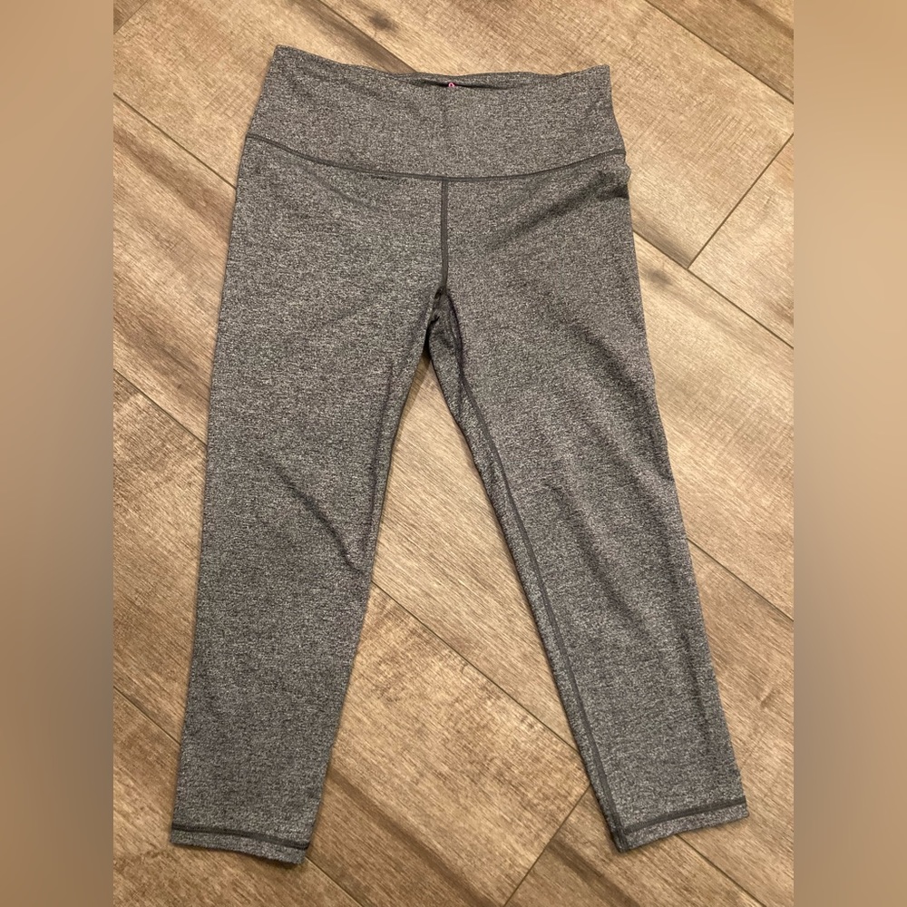 VSX women’s heather gray cropped leggings